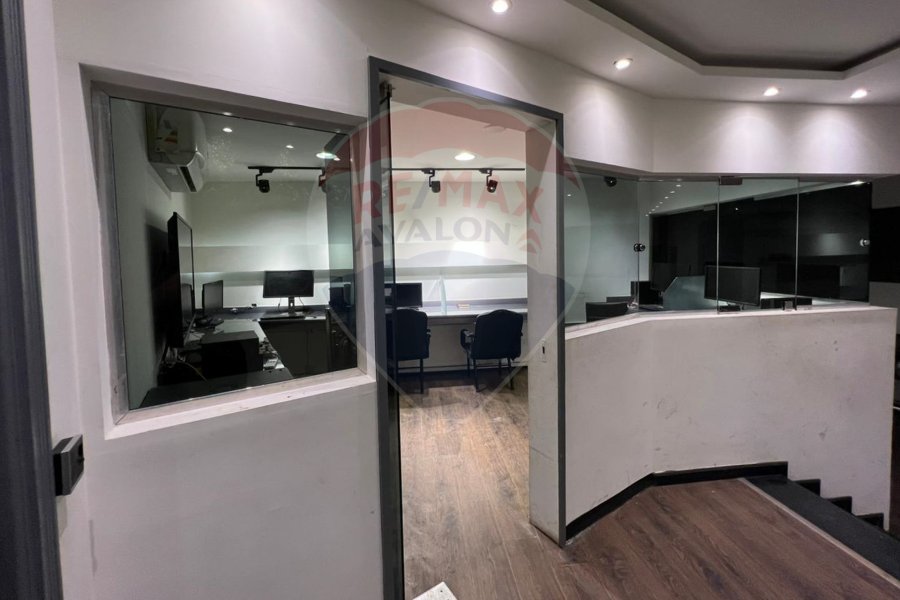 Administrative unit for sale 290 m Al-Iqbal (in front of Victoria College School)