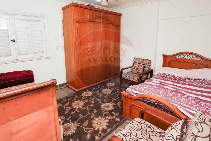 Apartment For Sale 134 m Sidi Gaber ( Directly on the Sea - Top of City square )