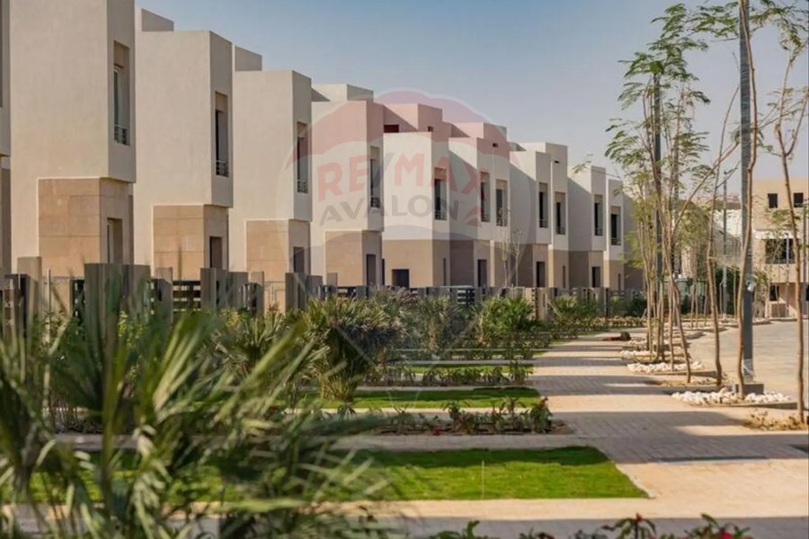 فيلا تاون هاوس للبيع 230 م  6 أكتوبر ( بادية)