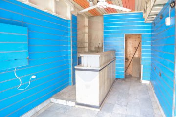 Shop for sale 18 m Sporting (In front of Sporting Tram Station)
