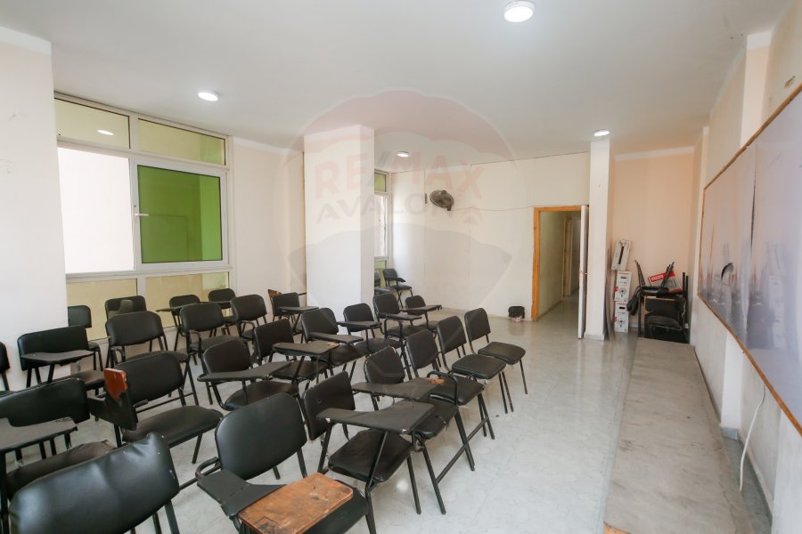 شقة إداري للإيجار 95 م الأزريطة (ش سوتر - أمام مجمع الكليات )