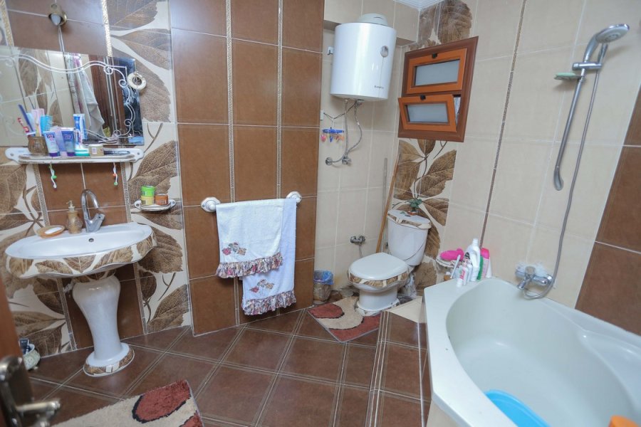 شقة للبيع 165م لوران (خطوات من ش أبو قير)