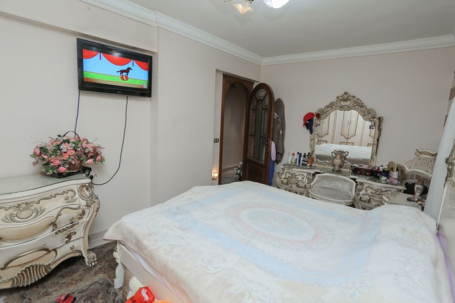 شقة للبيع 165م لوران (خطوات من ش أبو قير)