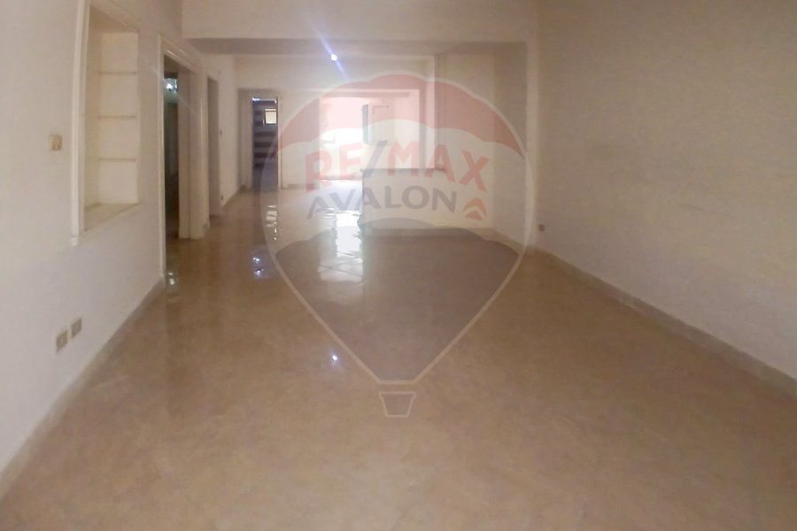 شقة للبيع 170 م لوران (خطوات من ش الاقبال)