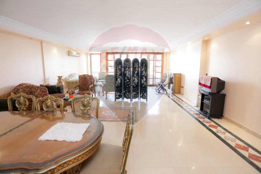Apartment for sale 250 m Louran ( El Eqbal St - steps from the sea )