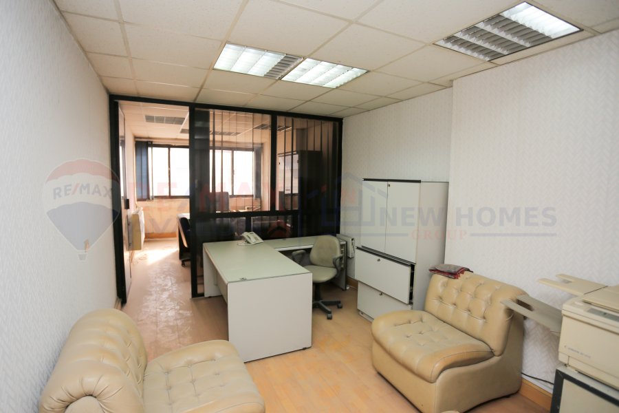 Administrative office for sale 40 m Raml Station (directly on the tram)