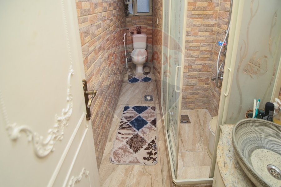 Apartment for sale 300 m Sidi Gaber (steps from the sea)