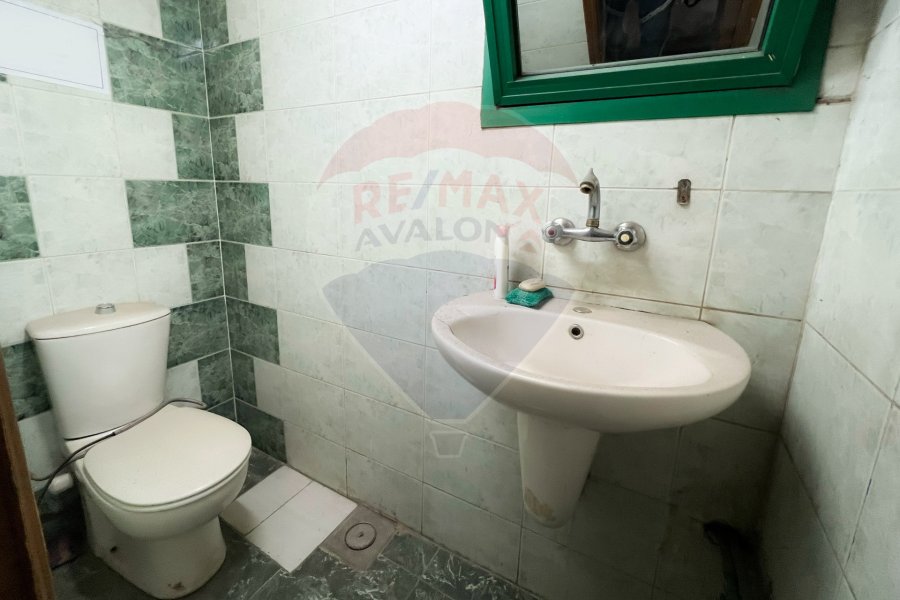 Pharmacy for sale 40 m Zezinia (Next to Yahia Mosque)
