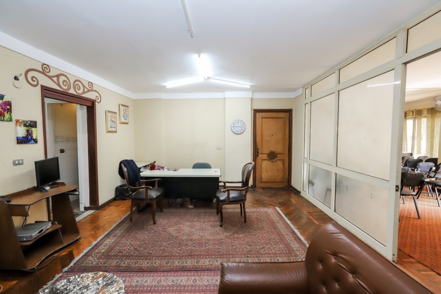 وحدة سكنية و تصلح إداري للبيع 240م مصطفي كامل (امام مول كيروسيز)