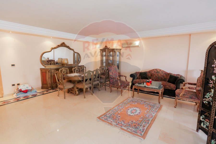 Apartment for sale 250 m Louran ( El Eqbal St - steps from the sea )