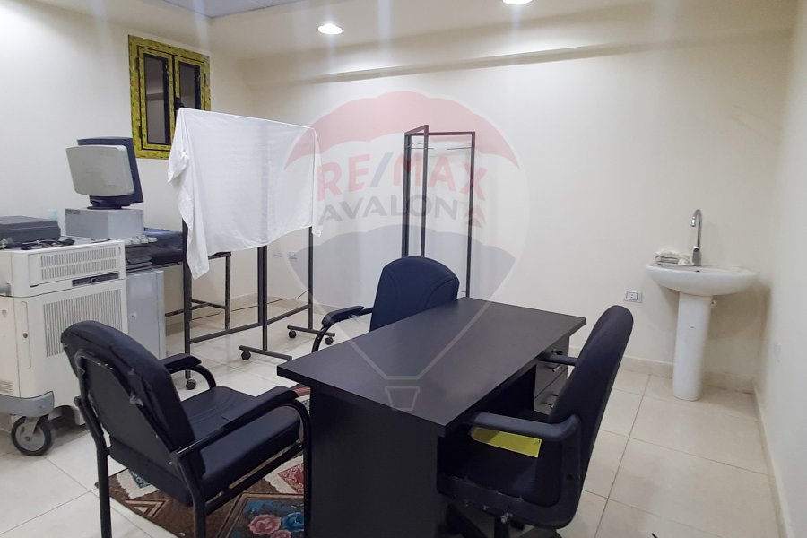 مركز طبي للإيجار 450 م الهانوفيل (طريق اسكندرية مطروح)