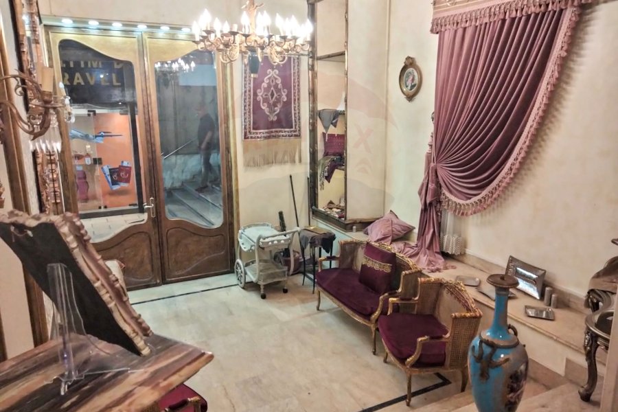 محل للبيع 97 م زيزينيا (شارع ابو قير مباشرة - بالقرب من البنك الاهلى)