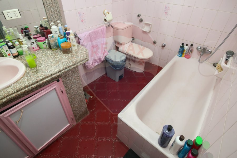 Apartment for sale 300 m Sidi Gaber (steps from the sea)