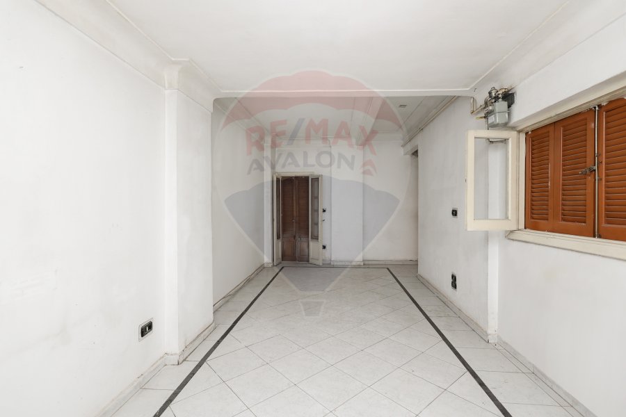 Complete property for sale 300 m Miami (Baron Cafe St. - steps from El Guish Road)