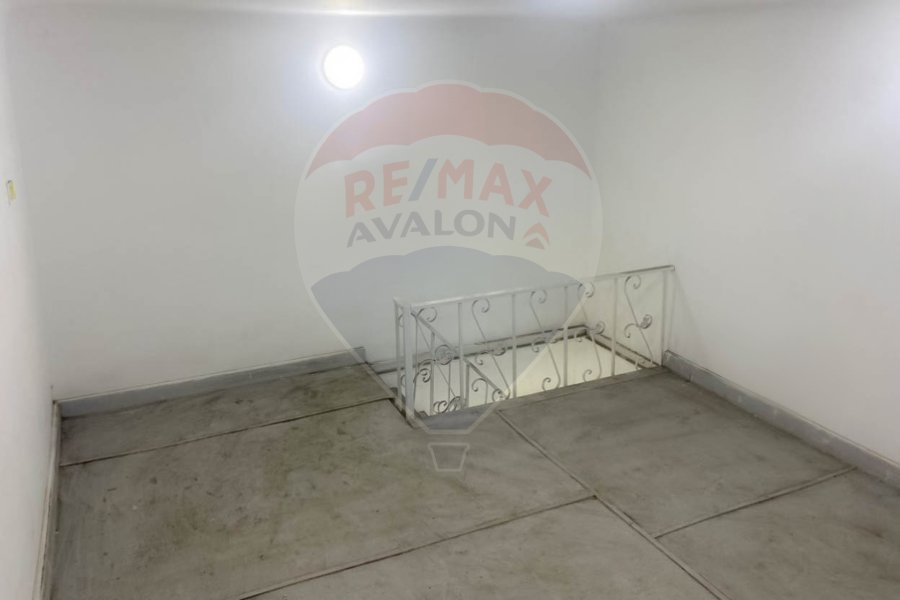 shop for rent 28 m Azrita (directly on the tram)