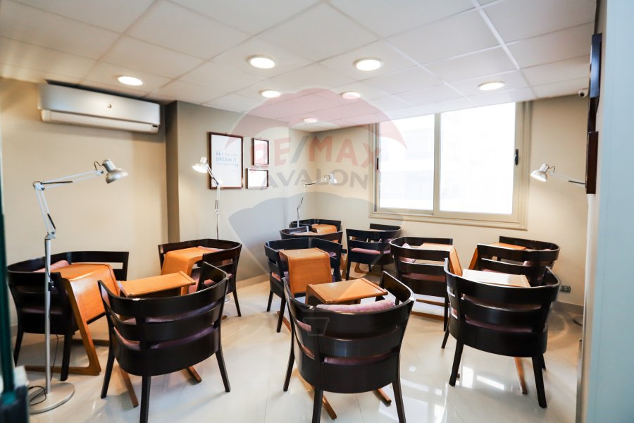 Administrative unit for Sale 140 m Janaklis (Abu Qir main street)