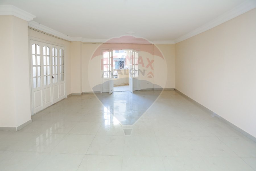 Apartment for sale 200 m San Stefano (steps from the Four Seasons Hotel and the sea)