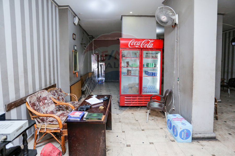 محل مسجل للبيع او الايجار 300 م سيدي بشر (خالد بن الوليد امام فندق رمادا)
