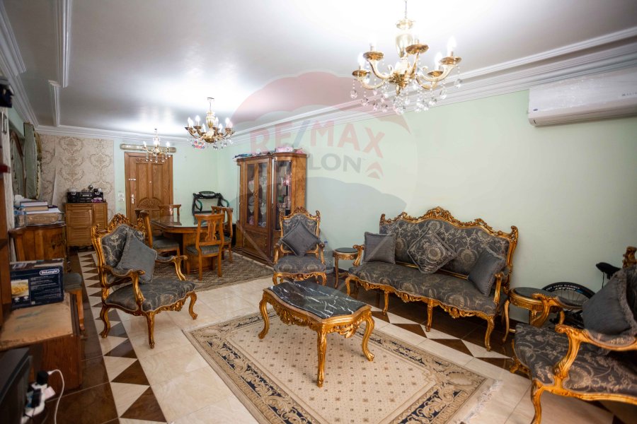 Apartment For sale 170 m Janaklis (directly on the tram station)