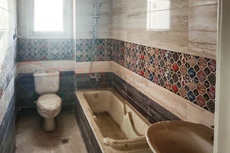 Apartment for rent 255 m Louran (El-Eqbal main st.)