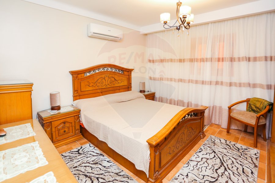 Apartment For Sale 180 m Kafr Abdo (ٍSteps From Sant Giyn Square)