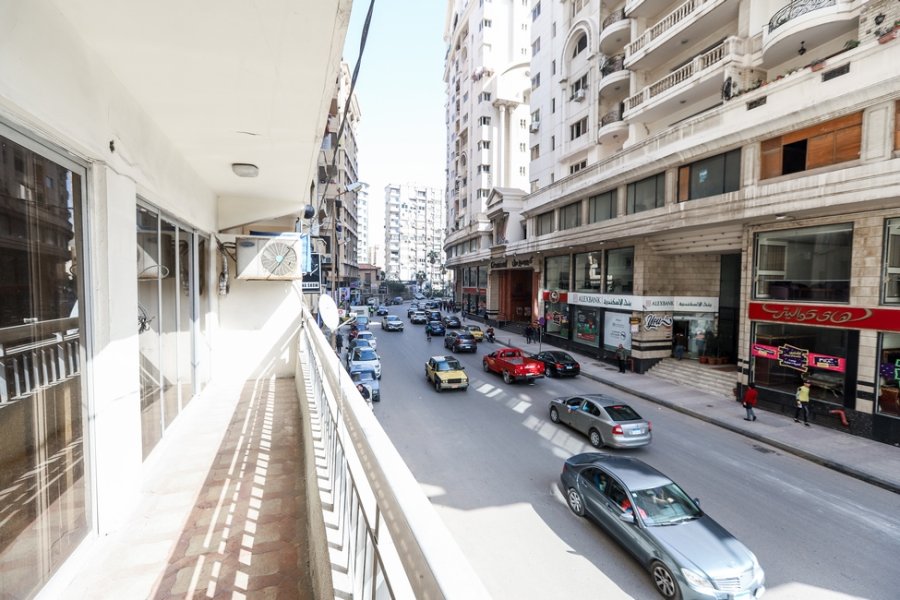 وحدة سكنية و تصلح إداري للبيع 240م مصطفي كامل (امام مول كيروسيز)