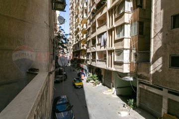شقة للبيع 135 م سموحة (ش 285 بجوار مدرسه سموحة للغات