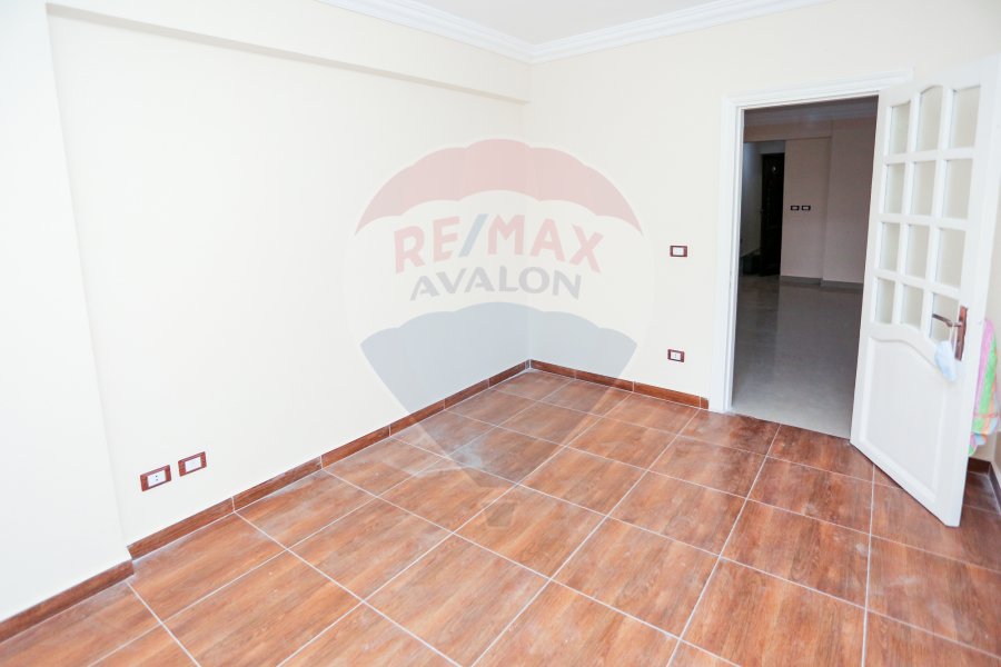 Apartment for sale 160 m Stanly (Branshed from the sea - Behind Sultana Stanly)