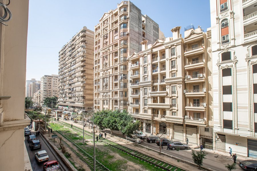 مسطح تجاري للايجار 995 م (ارضي125م + ميزانين 870م) - رشدي (ش احمد شوقي - على الترام مباشرة)