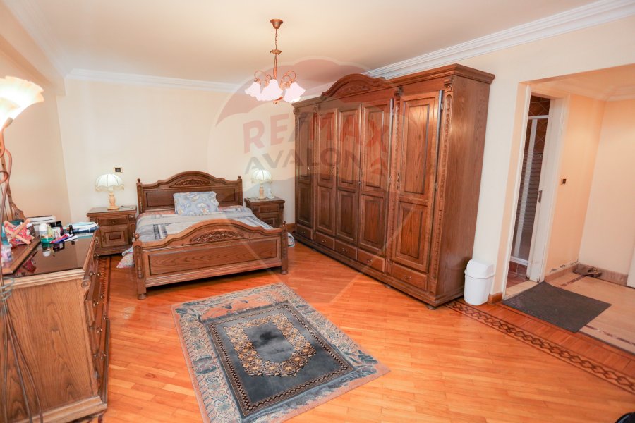 Apartment for sale 250 m Louran ( El Eqbal St - steps from the sea )