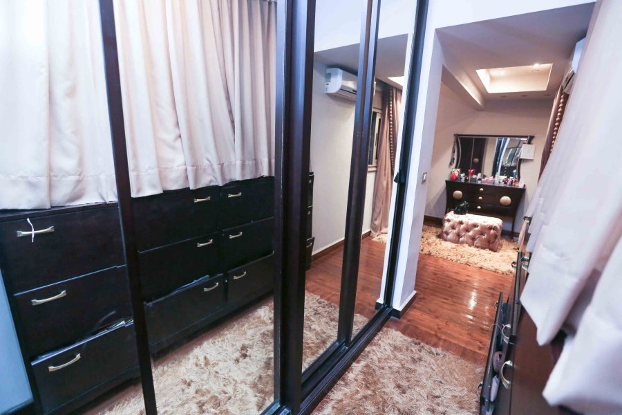 شقة للبيع 270م السرايا (خطوات من البحر وفندق المحروسة)