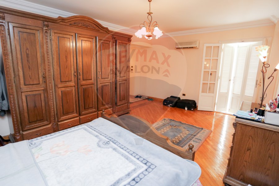 Apartment for sale 250 m Louran ( El Eqbal St - steps from the sea )