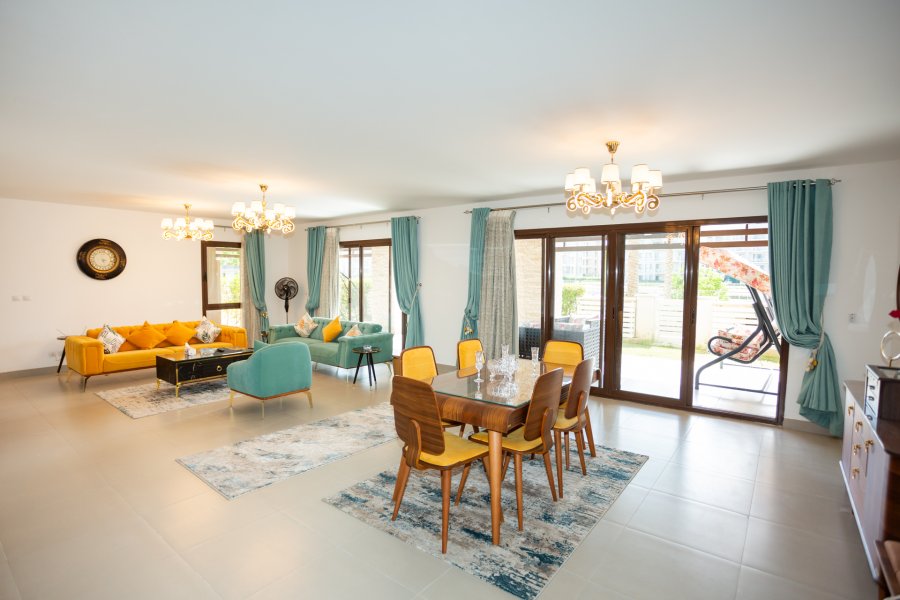 Ground chalet with garden for sale 345 m Marassi (Marina 1)