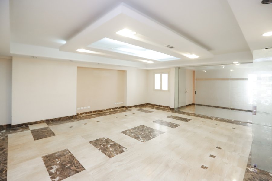 مسطح ادارى للإيجار 390 م سموحة (ش مصطفى كامل)