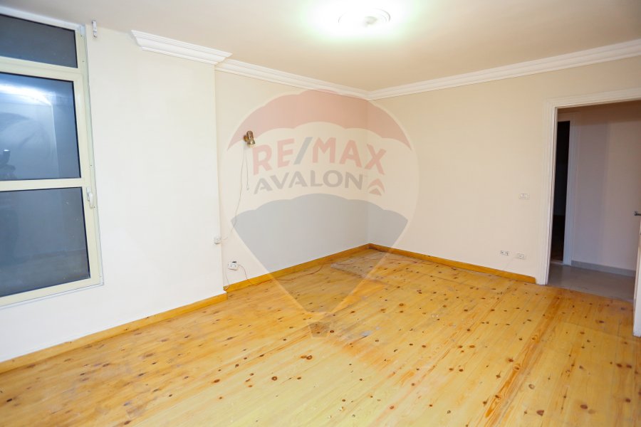 Apartment for sale 200 m San Stefano (steps from the Four Seasons Hotel and the sea)