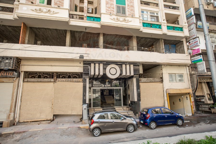 مسطح تجاري للايجار 995 م (ارضي125م + ميزانين 870م) - رشدي (ش احمد شوقي - على الترام مباشرة)
