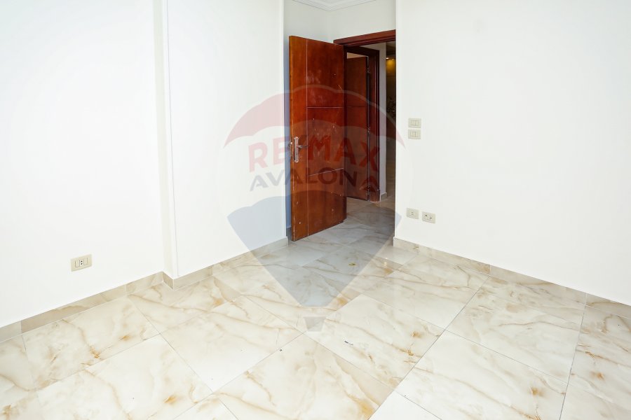 Apartment for rent 250 m Sidi Bishr (the beginning of Khaled Ibn Al-Waleed Street)