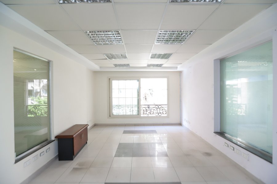 مسطح ادارى للإيجار 390 م سموحة (ش مصطفى كامل)