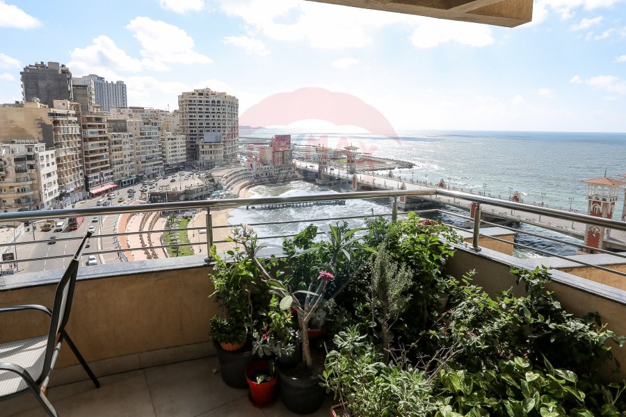 شقة للبيع 200 م ستانلي (علي البحر مباشرة) الشقة على ناصية