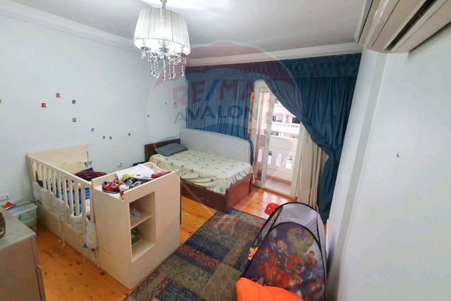 Apartment for sale in Rushdi (directly on the tram) 176 m
