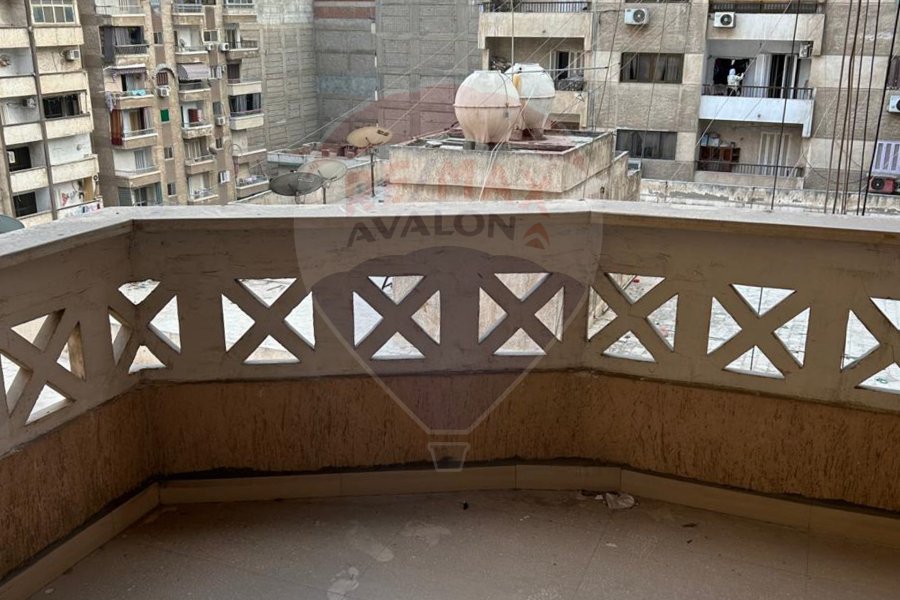 شقة للبيع 100 م المندرة (ش جمال عبد الناصر)