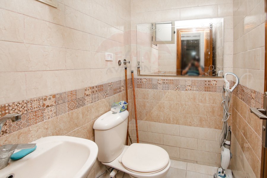 Administrative unit for sale 75 m Raml Station ( El-Sultan Hussien st)