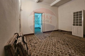 Administrative apartment for rent 200 m Azarita (directly on the tram)