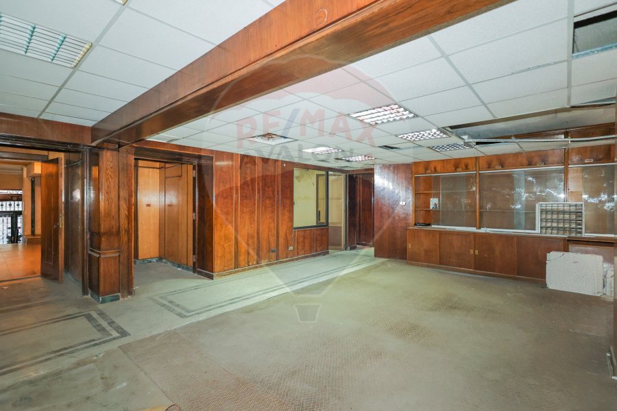 Administrative and Commercial Unit for sale 350 m Smouha (in front of Hatem mosque)