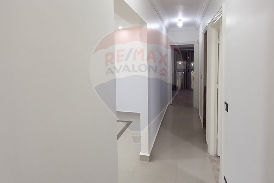 Administrative Unit for rent 130 m Sidi gaber ( Steps from Mostafa Kamel Tram Station)