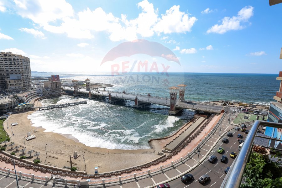 شقة للبيع 200 م ستانلي (علي البحر مباشرة) الشقة على ناصية