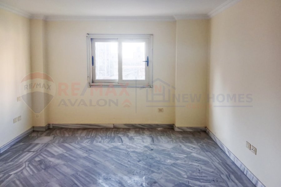 Apartment for rent 255 m Louran (El-Eqbal main st.)