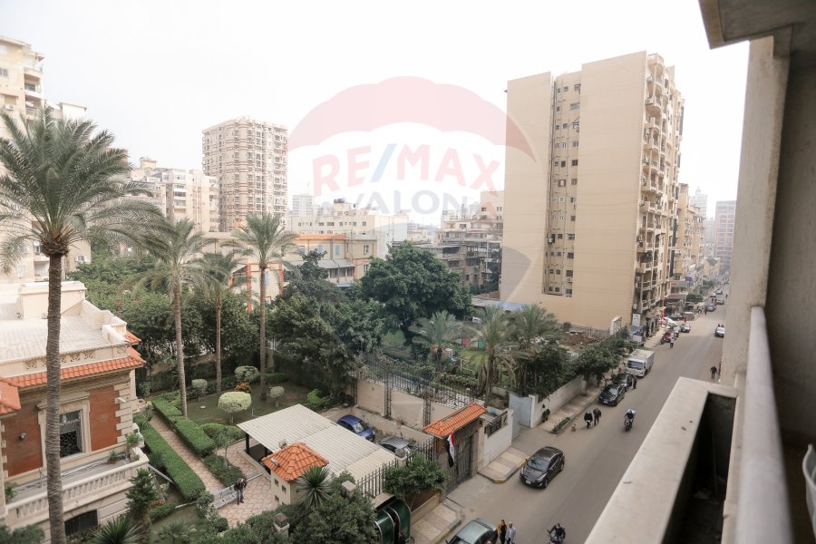 Apartment for sale 250 m Louran ( El Eqbal St - steps from the sea )