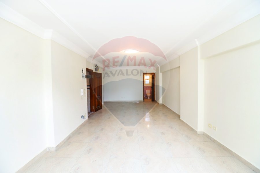 Apartment for sale 200 m Sporting ( Directly on Abo Qeer St )