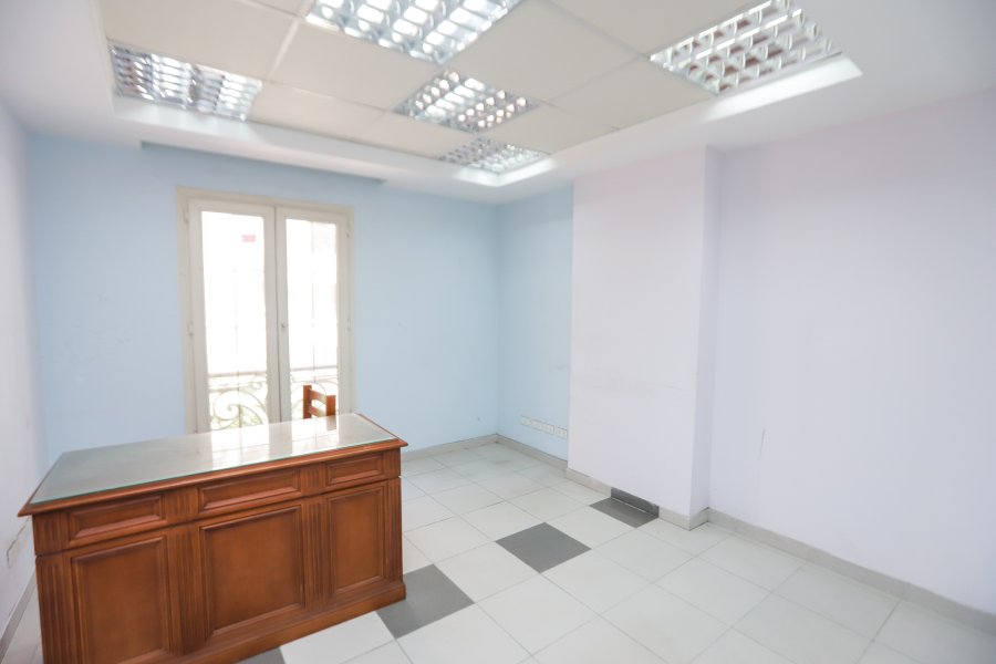 مسطح ادارى للإيجار 390 م سموحة (ش مصطفى كامل)